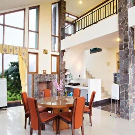 Villa Istana Bunga Lembang Luaran gambar