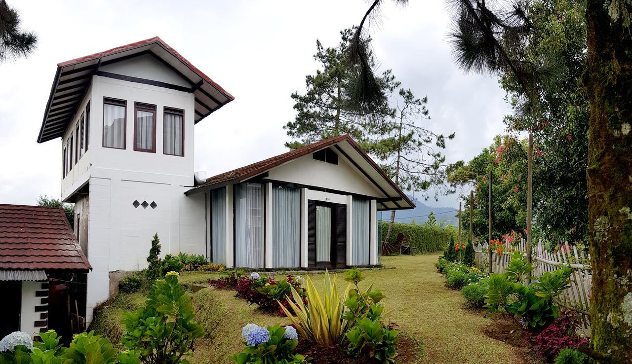 Villa Istana Bunga Lembang Luaran gambar