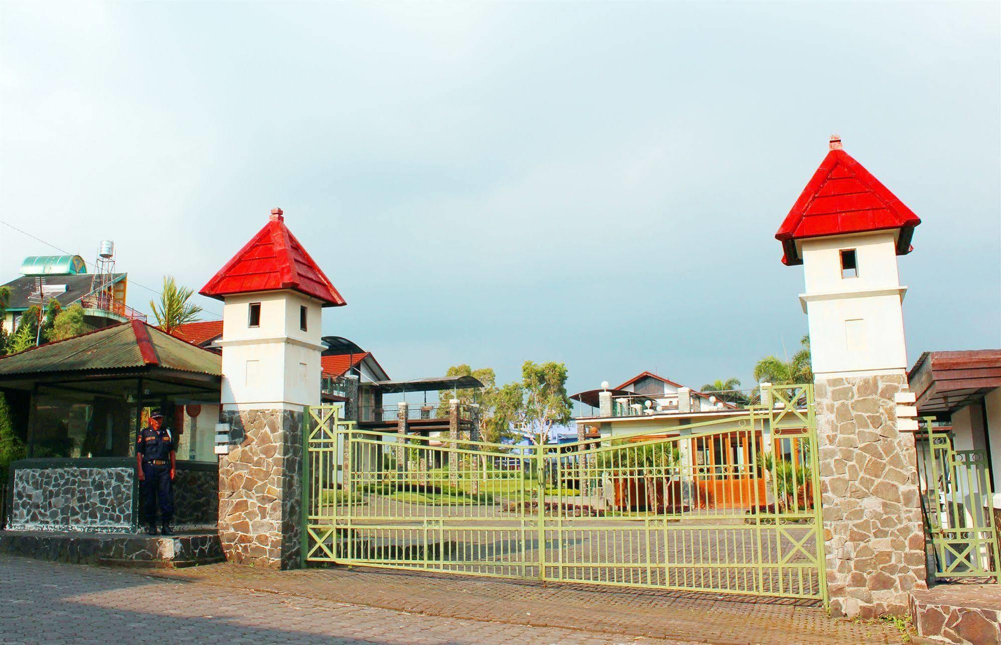 Villa Istana Bunga Lembang Luaran gambar