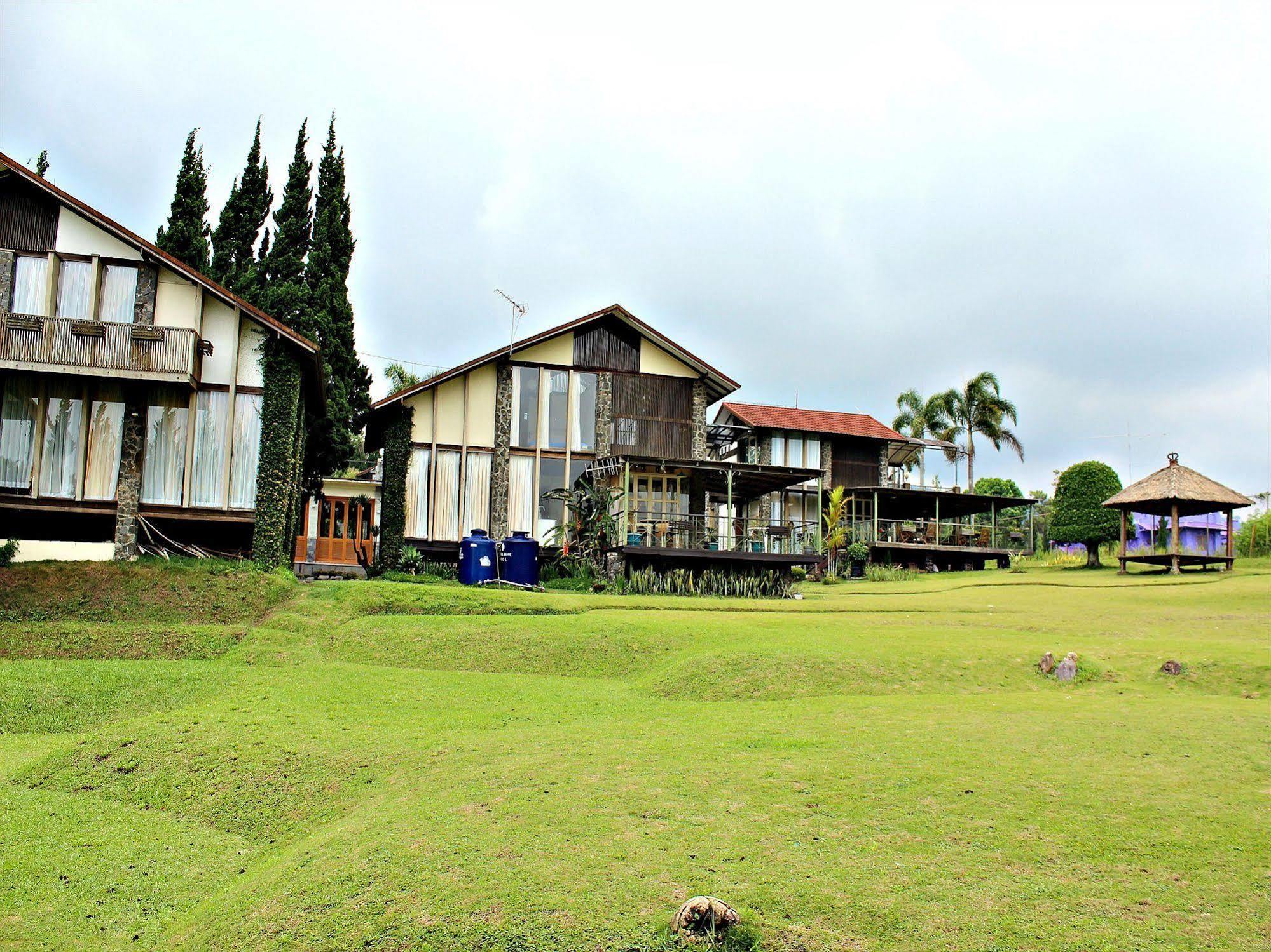 Villa Istana Bunga Lembang Luaran gambar